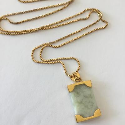 Vintage Avon white jade Chinese pendant necklace