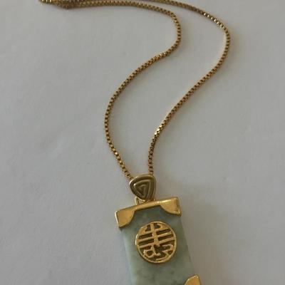 Vintage Avon white jade Chinese pendant necklace