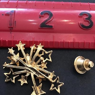 Very nice gold tone, vintage Avon patriotic pin