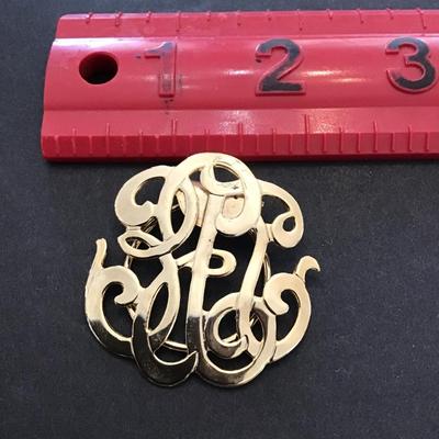 Gold toned scarf clip