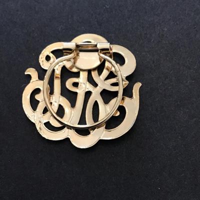 Gold toned scarf clip