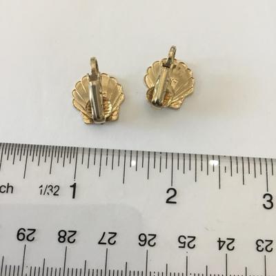 Cute Gold tone, seashell clip on earrings
