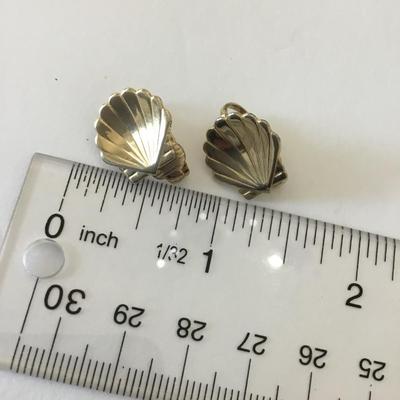Cute Gold tone, seashell clip on earrings