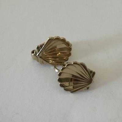 Cute Gold tone, seashell clip on earrings