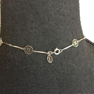Beautiful vintage Avon Silver-tone, flower necklace,