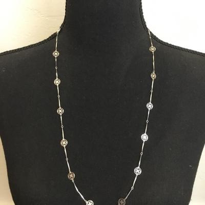 Beautiful vintage Avon Silver-tone, flower necklace,