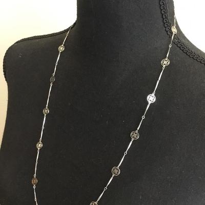 Beautiful vintage Avon Silver-tone, flower necklace,
