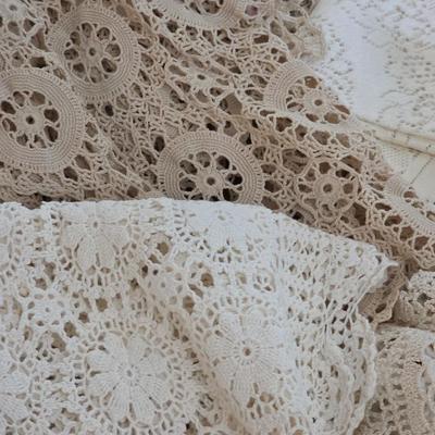 Doilies and runners