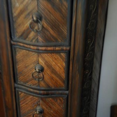 Six drawer chest