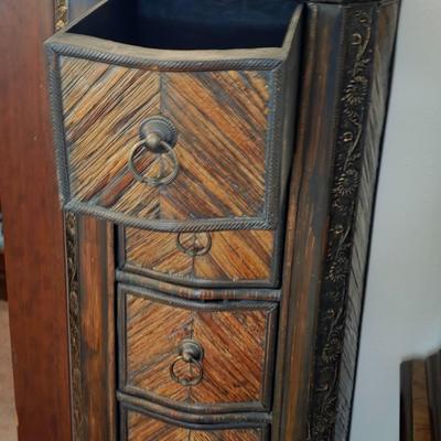 Six drawer chest
