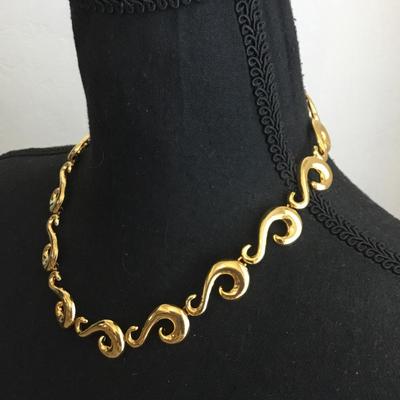 Beautiful, vintage, gold toned statement. Necklace with toggle clasp . Very nice.