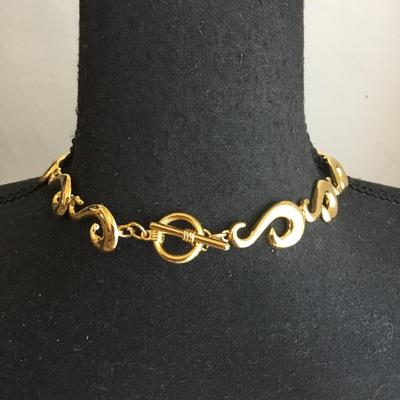 Beautiful, vintage, gold toned statement. Necklace with toggle clasp . Very nice.