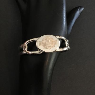 Silver toned, best bracelet with Harley Davidson insignia