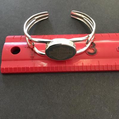 Silver toned, best bracelet with Harley Davidson insignia