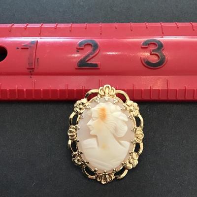 Beautiful, gold tone, cameo Brooch