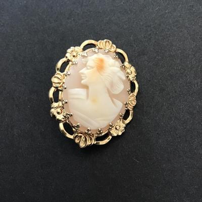 Beautiful, gold tone, cameo Brooch