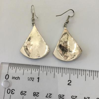 Beautiful vintage alpaca Mexico shell flower earrings