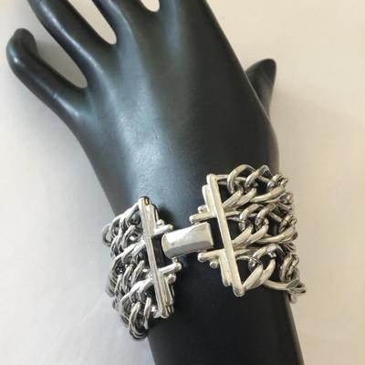 Beautiful vintage designer Monet Silver-tone bracelet very nice very beautiful three strand