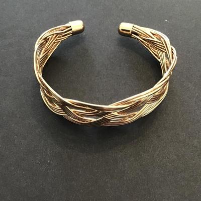Very nice Gold tone wire braided bracelet