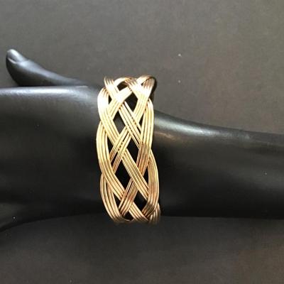 Very nice Gold tone wire braided bracelet
