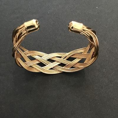 Very nice Gold tone wire braided bracelet