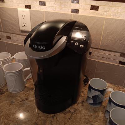 KEURIG COFFEE MAKER AND COFFEE MUGS