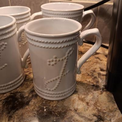 KEURIG COFFEE MAKER AND COFFEE MUGS