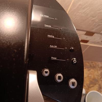 KEURIG COFFEE MAKER AND COFFEE MUGS