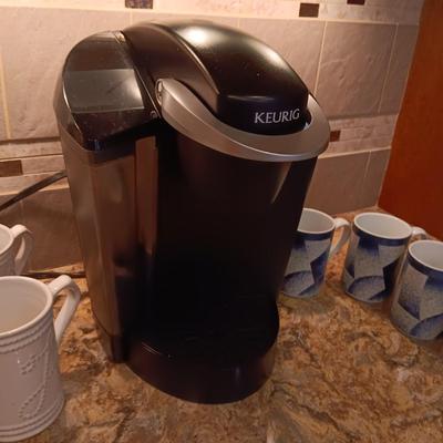 KEURIG COFFEE MAKER AND COFFEE MUGS