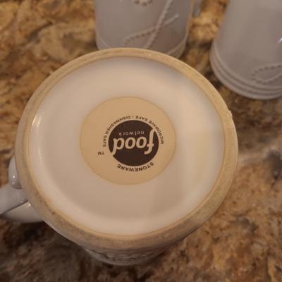 KEURIG COFFEE MAKER AND COFFEE MUGS