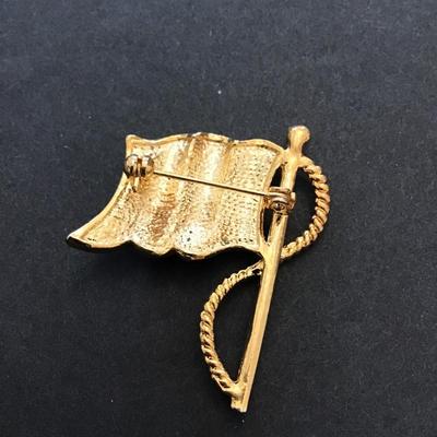 Vintage gold tone, American flag lapel pin