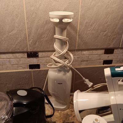 SALAD SHOOTER, MINI CHOPPER AND A HAND MIXER