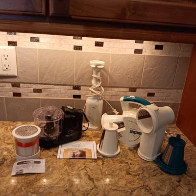 SALAD SHOOTER, MINI CHOPPER AND A HAND MIXER