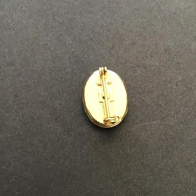 Vintage gold tone, cameo, lapel pin