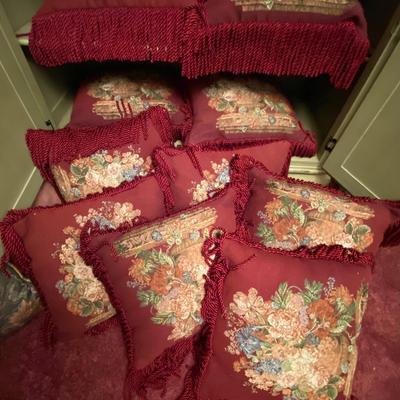Textiles - 10 Throw Pillows