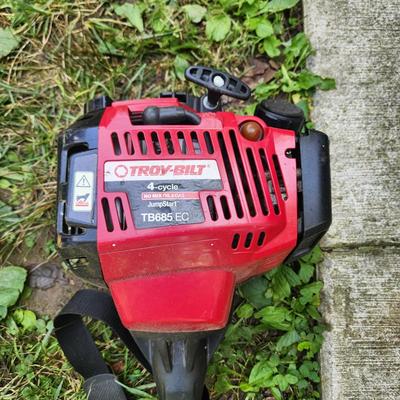 Troy Bilt TB685 EC Weed Wacker Edger untested no compression Cord pulls freely