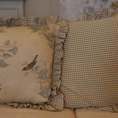 Set of 4 Lage Ruffled Bird & Floral Throw Pillows