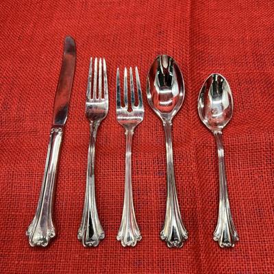 Sale Photo Thumbnail #632: Made in China  
16 knives, 16 dinner forks, 13 salad forks, 16 teaspoons, 16 soup spoons, 
1 serving spoon, 1 serving fork, 1 small ladle, 1 butter knife, 1 sugar spoon
66 pieces  good condition 
Complete with storage box