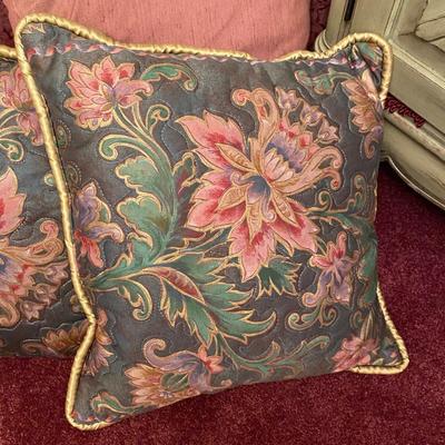 Textiles - 5 Throw Pillows (3 solid) (2 floral)