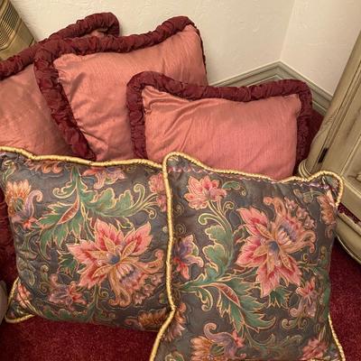 Textiles - 5 Throw Pillows (3 solid) (2 floral)