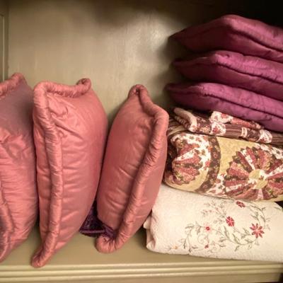 Textiles - Quilts, Throw and Throw Pillows