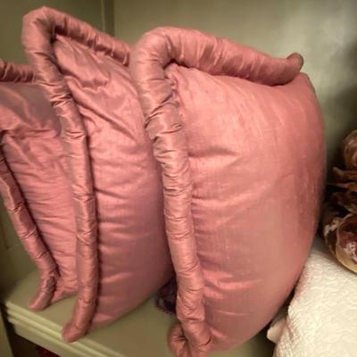 Textiles - Quilts, Throw and Throw Pillows