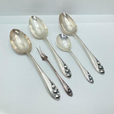 LOT 71: Gorham "Lily of the Valley" Sterling Flatware Set - Tw 1913.66g