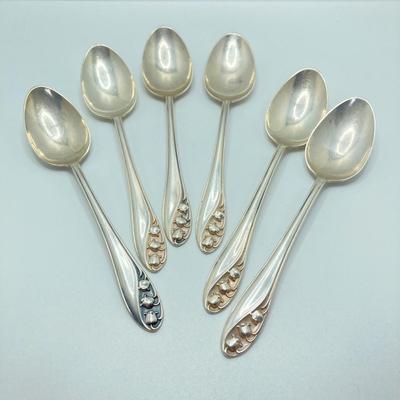 LOT 71: Gorham "Lily of the Valley" Sterling Flatware Set - Tw 1913.66g