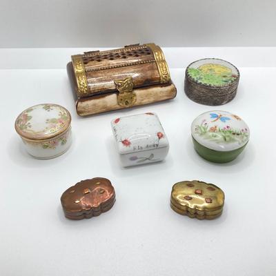 LOT 72: Collection of Vintage Trinket / Pill Boxes - Sudha Style, Hand Painted Nippon and More