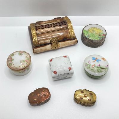LOT 72: Collection of Vintage Trinket / Pill Boxes - Sudha Style, Hand Painted Nippon and More
