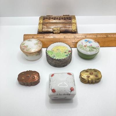 LOT 72: Collection of Vintage Trinket / Pill Boxes - Sudha Style, Hand Painted Nippon and More