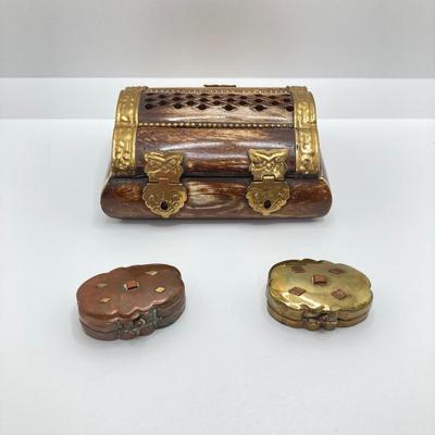 LOT 72: Collection of Vintage Trinket / Pill Boxes - Sudha Style, Hand Painted Nippon and More