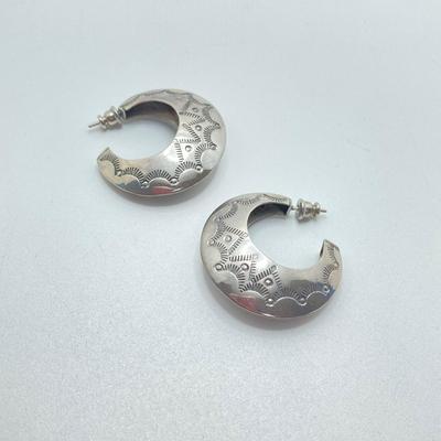LOT 76: J Y Delgarito Sterling Navajo Lightening Bear Pendant and decorative Pierced Earrings