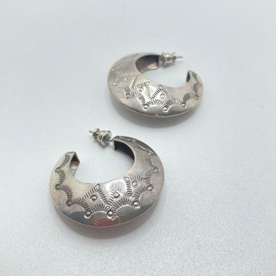 LOT 76: J Y Delgarito Sterling Navajo Lightening Bear Pendant and decorative Pierced Earrings